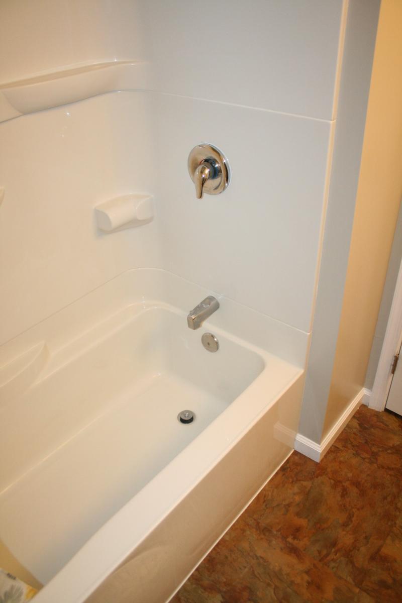 Lower Bathroom off Bed 1